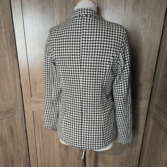 Amo Women's Black and White Houndstooth Blazer - Picture 6 of 16